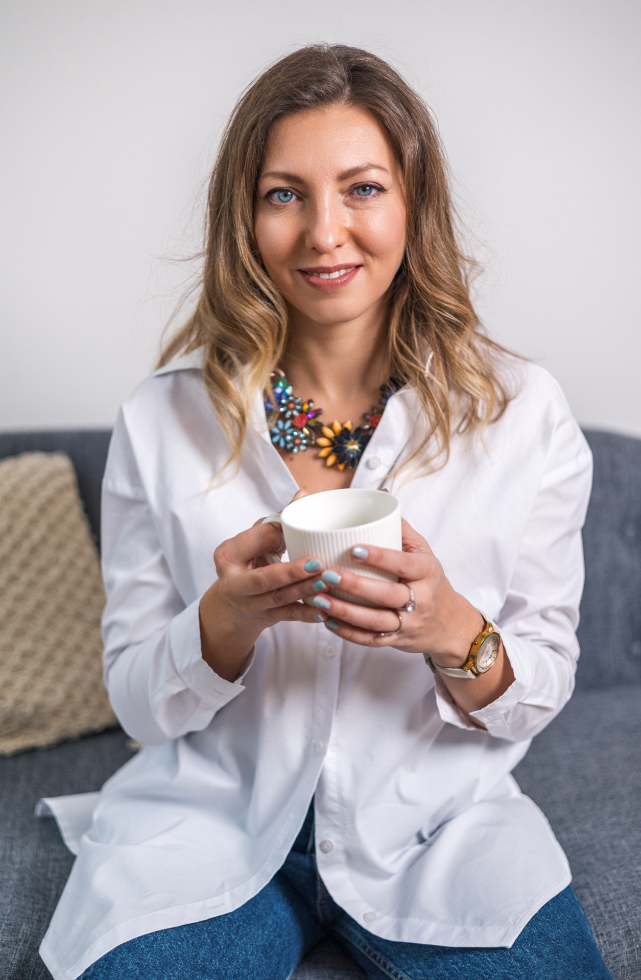 Елена Зыкова с чашкой чая